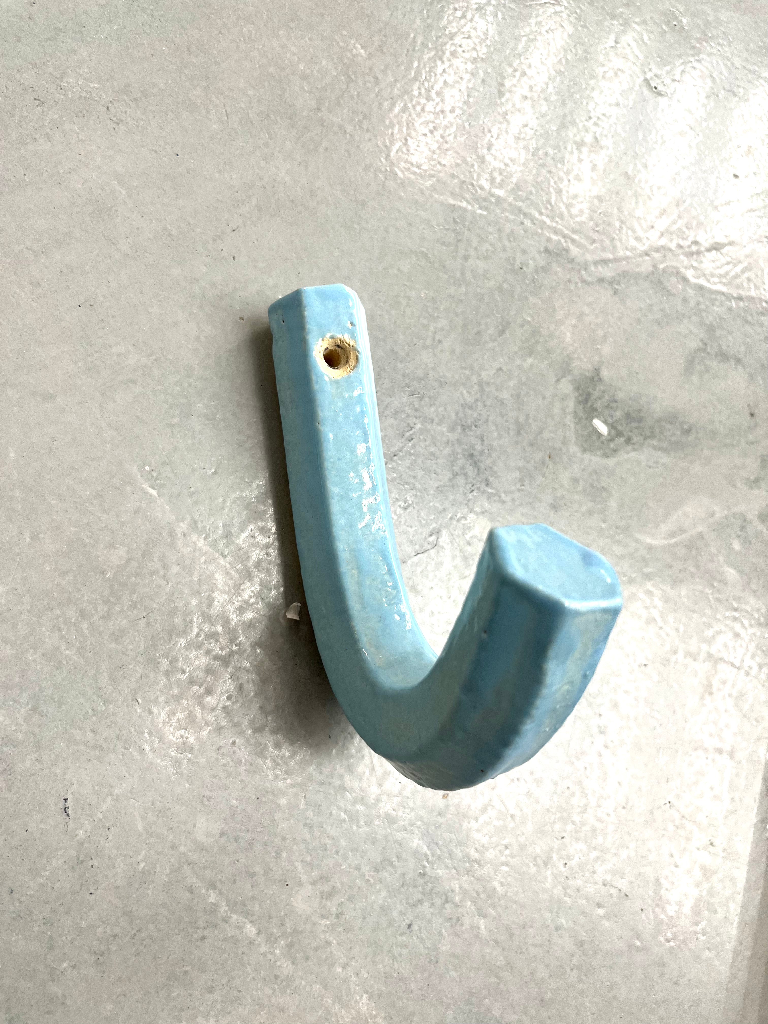 Extruded hanger - blue