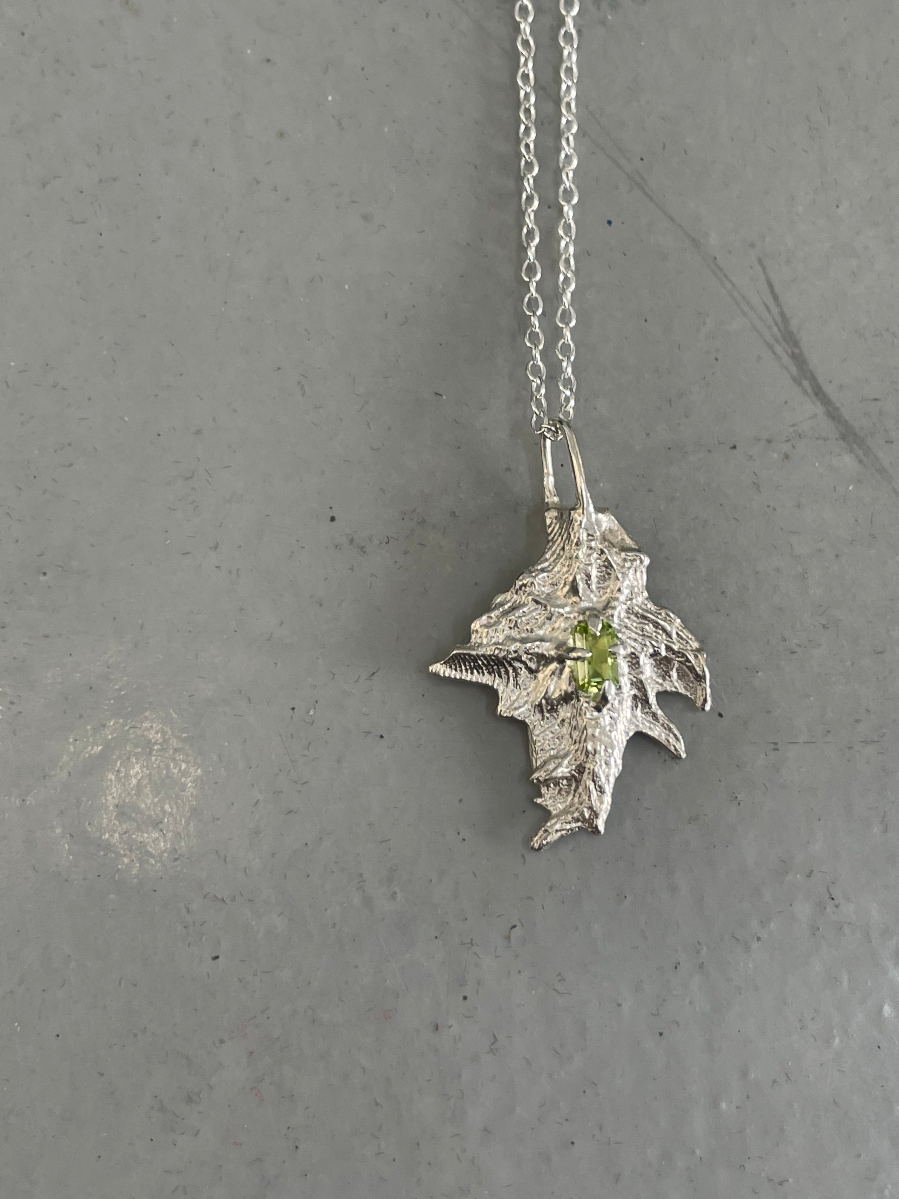 BETA Silver Pendant með stein