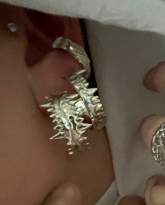 BE KOLD Earrings 'reversed' - Gull og silfur