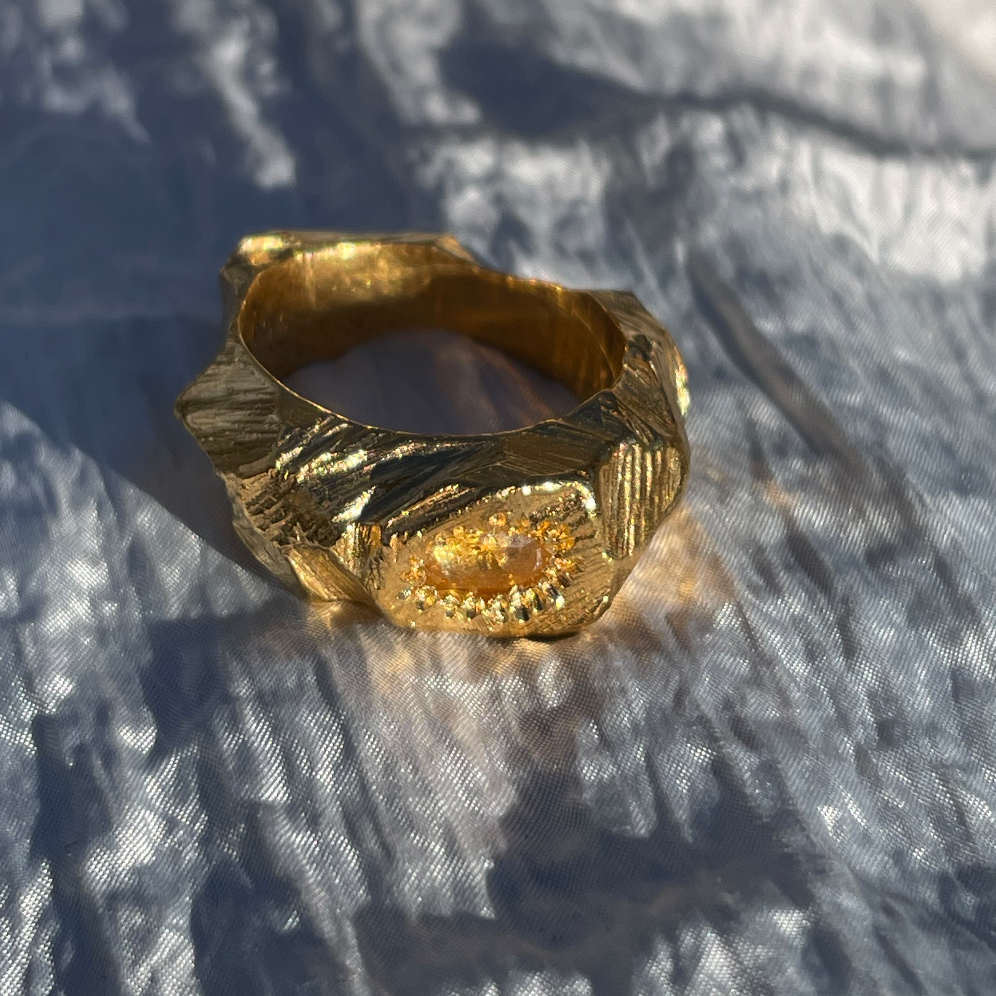 EYJA Hringur - Gull með zircon stein.
