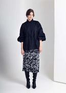 FLORA Ruffled shirt/ no 2 in black