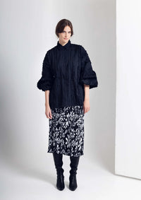 FLORA Ruffled shirt/ no 2 in black