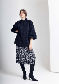 FLORA Ruffled shirt/ no 2 in black