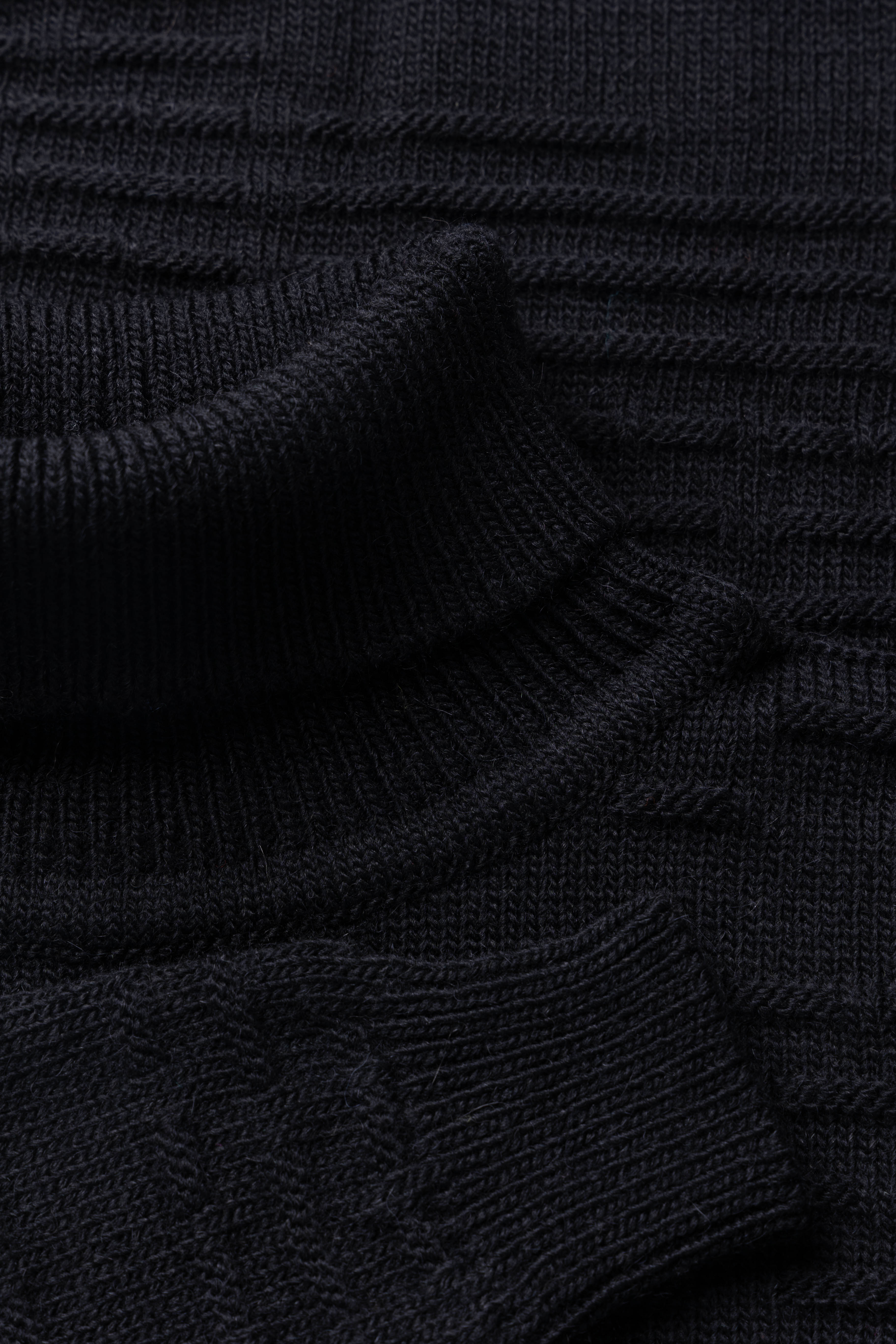 Ernest Turtleneck  - black