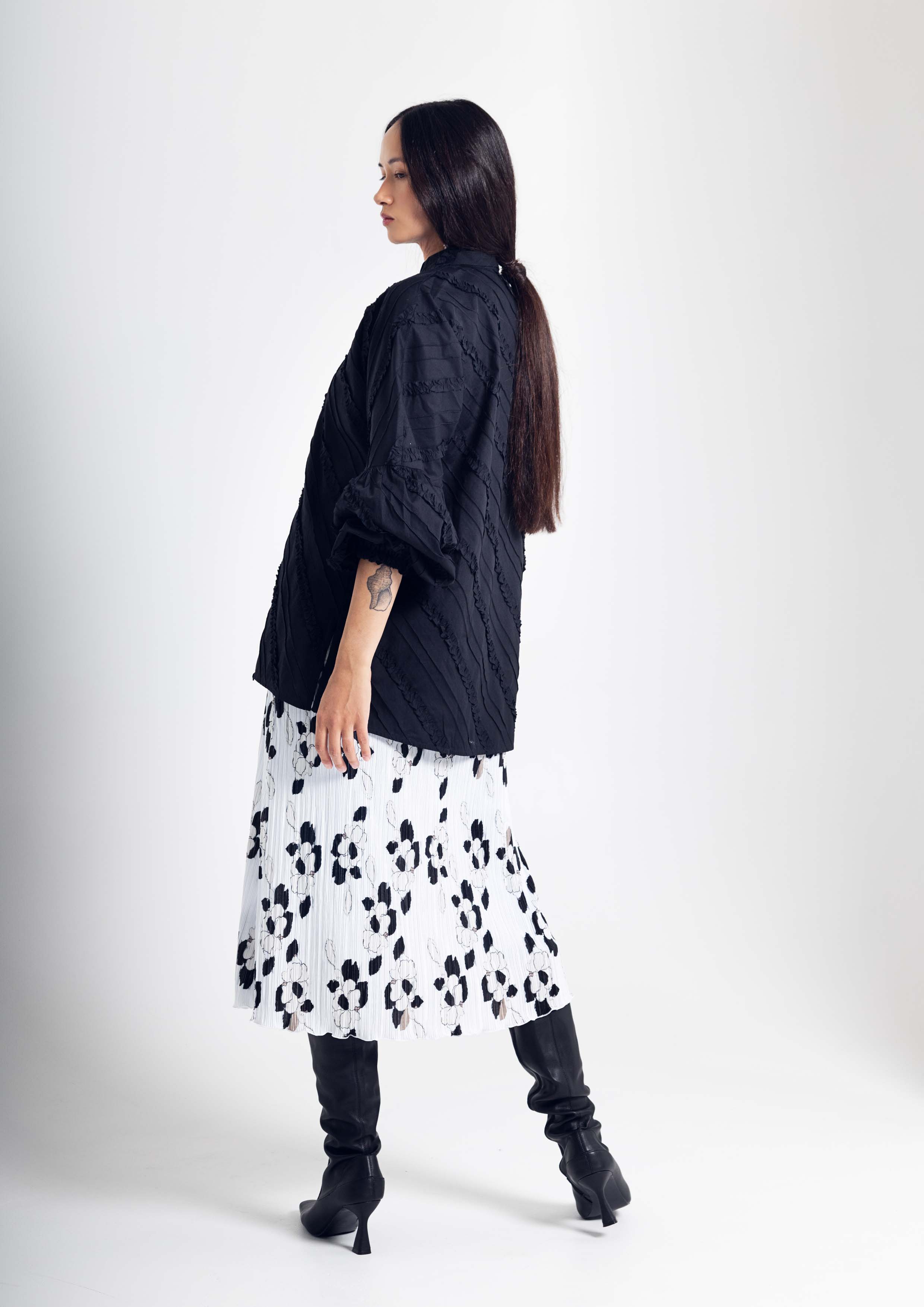 Flora Ruffled Shirt in black