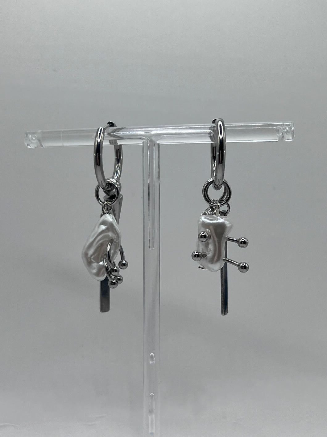 Piercing Pearl Earrings 3.0