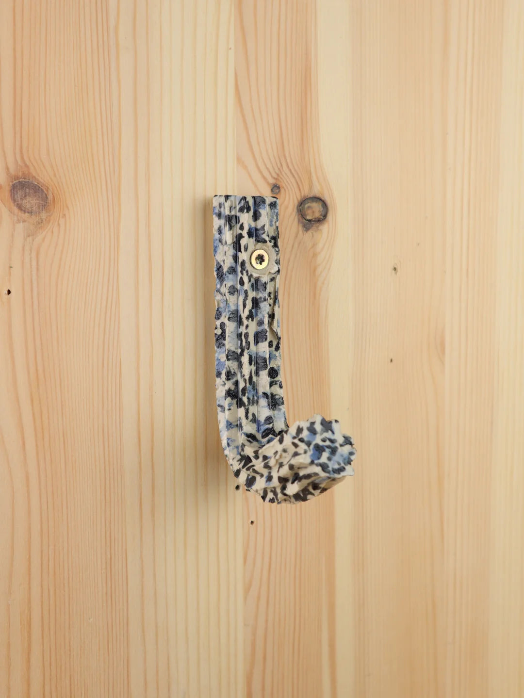 “Black & blue dots” Extruded hanger