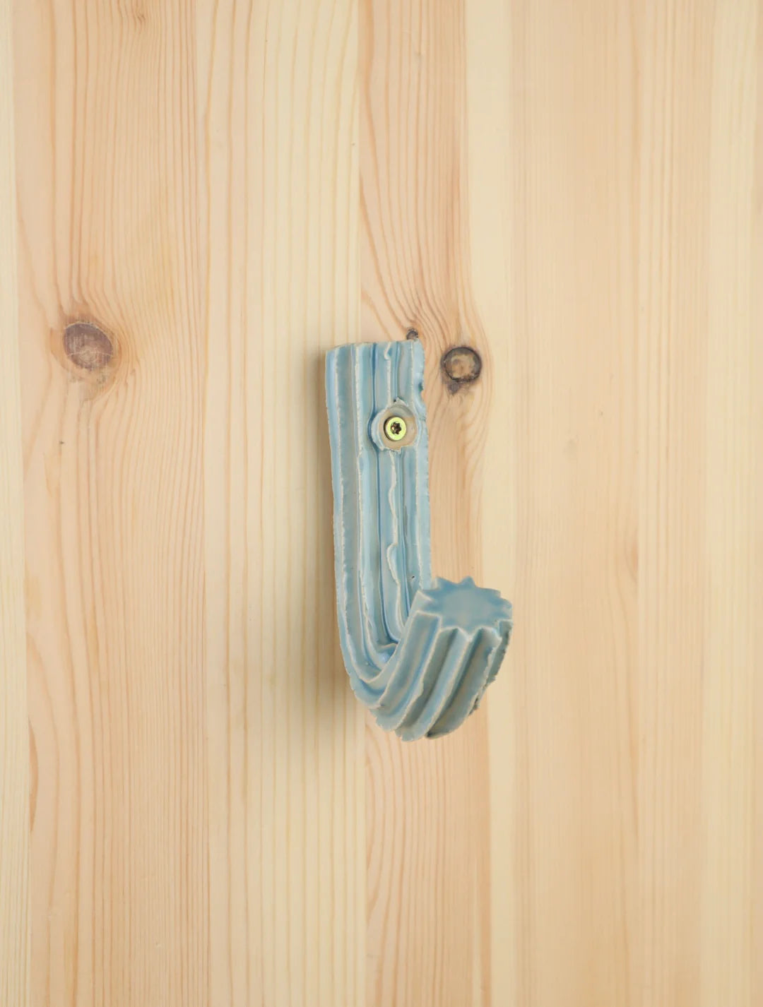 “Light blue” Slightly smaller Extruded hanger