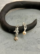 ASSA eyrnalokkar með perlum