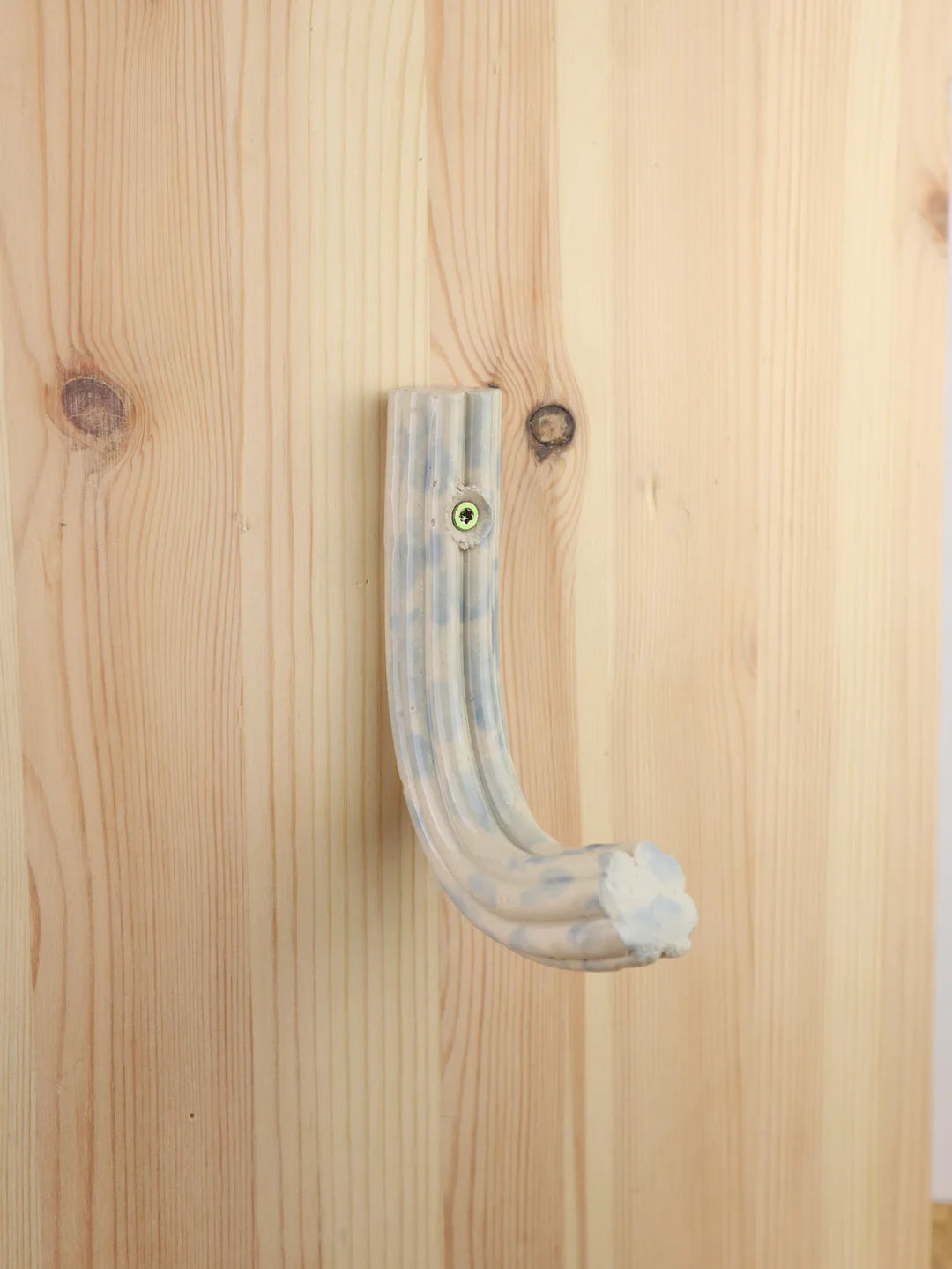 “Light blue splash” Extruded hanger