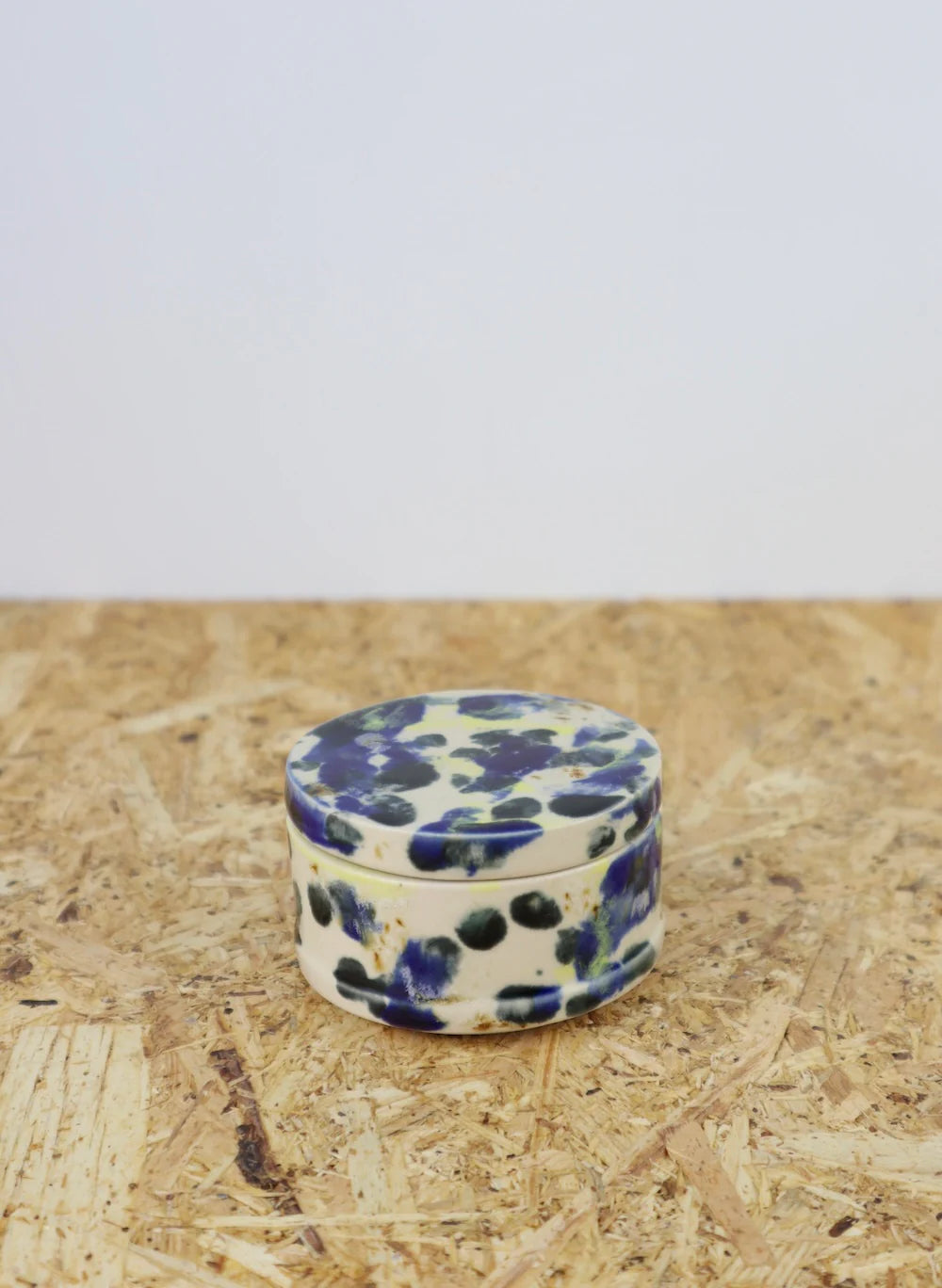 Dialog "blue, yellow and black" small container with lid