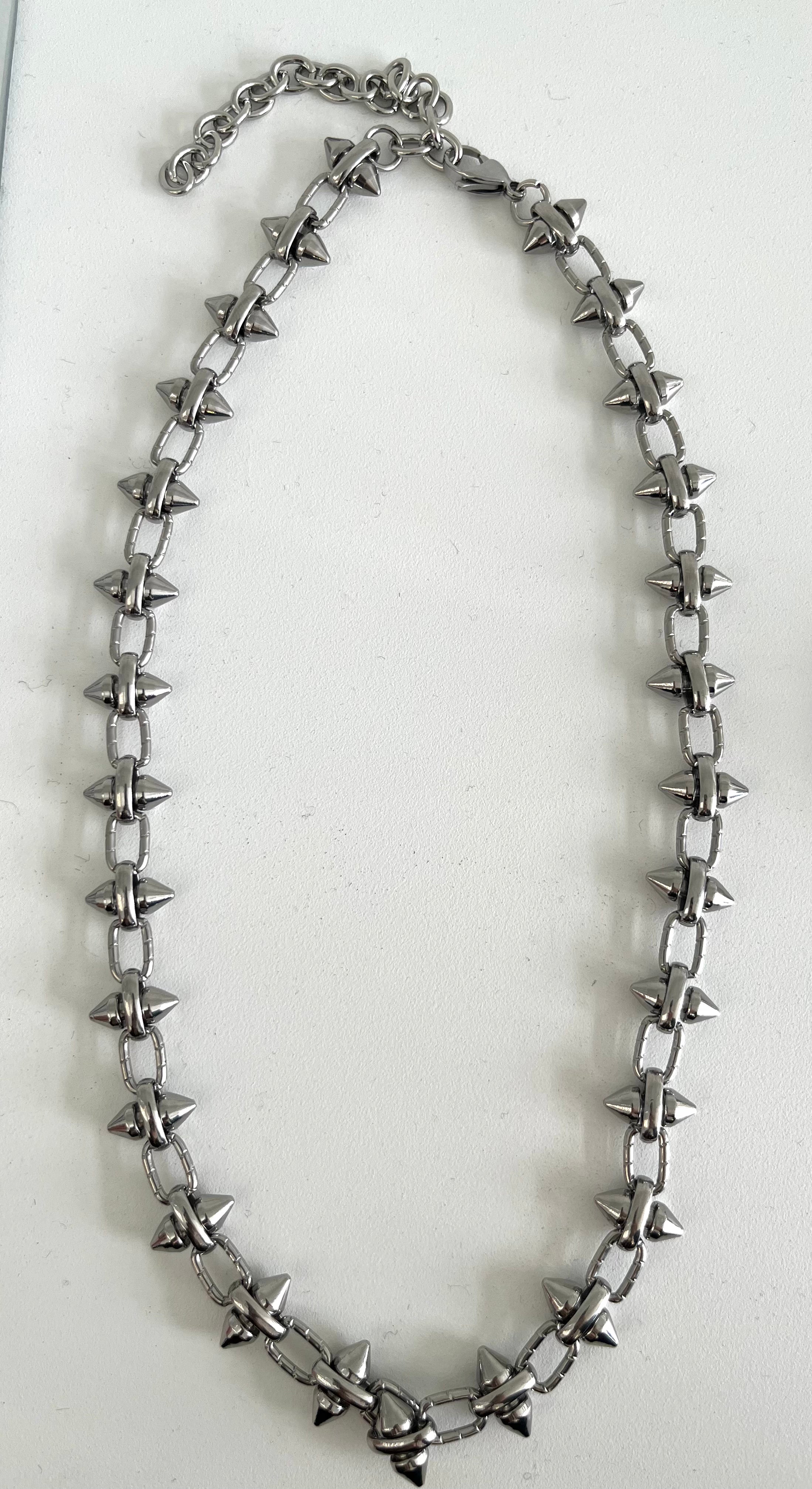 Spike necklace