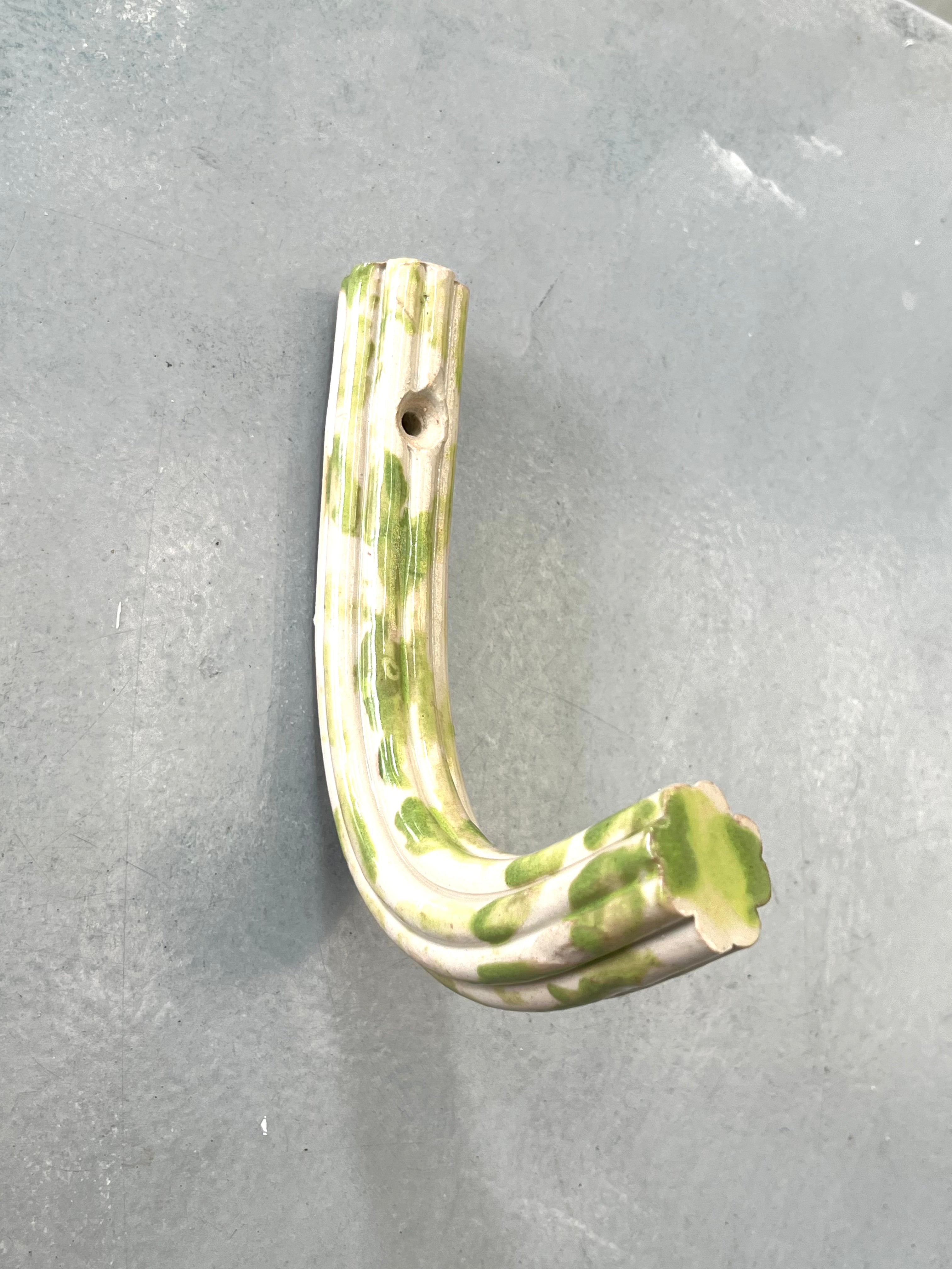 Extruded hanger