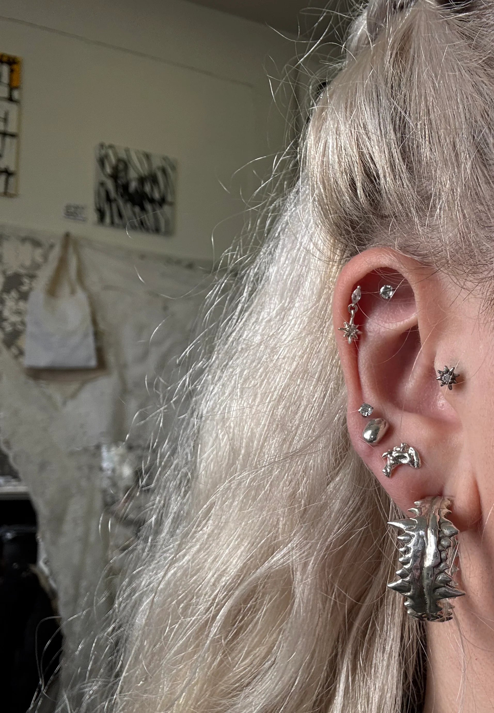 MARGRÉT Studs Earrings - small pearls