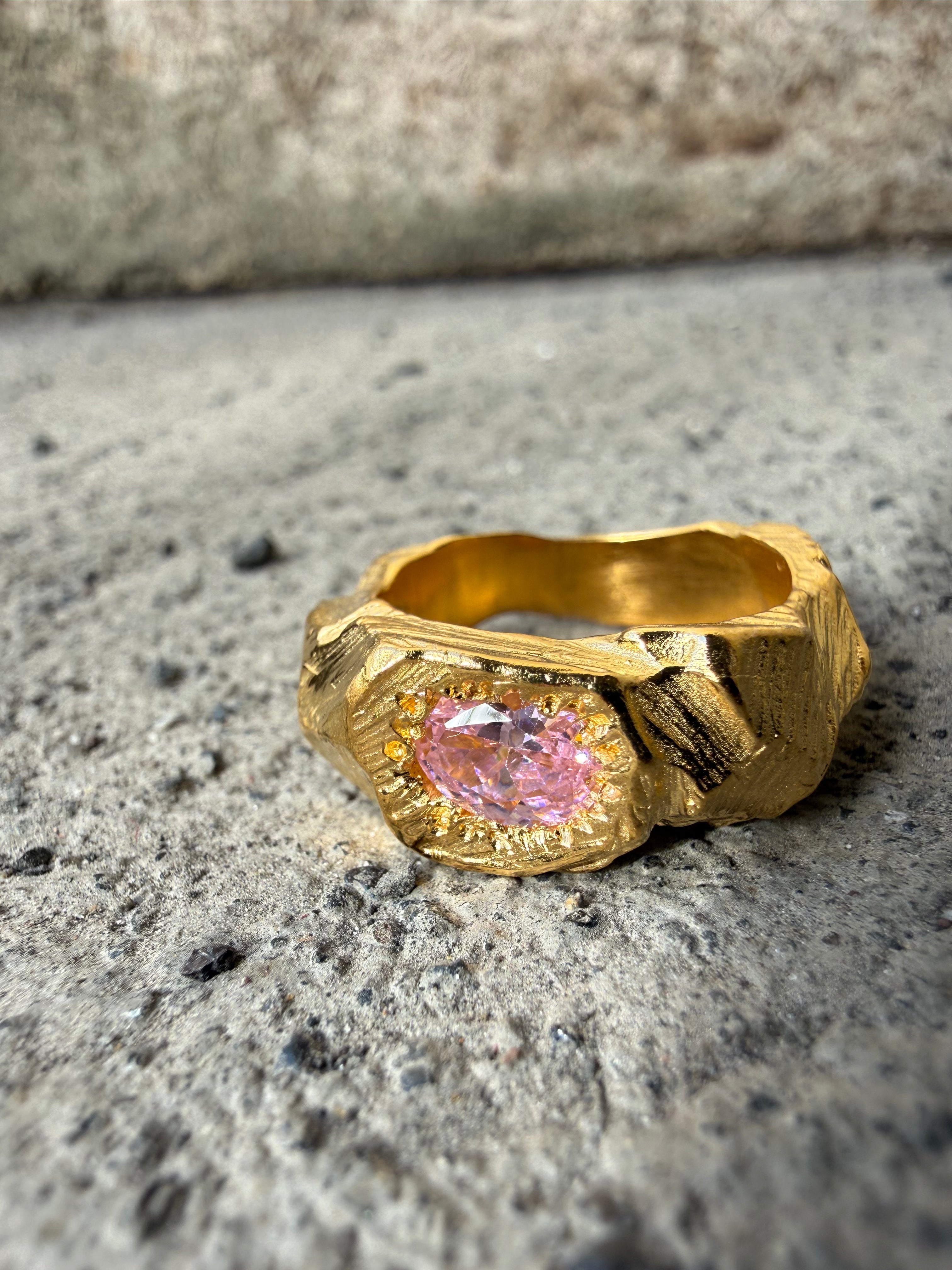 EYJA ring - gold with zirkon gems