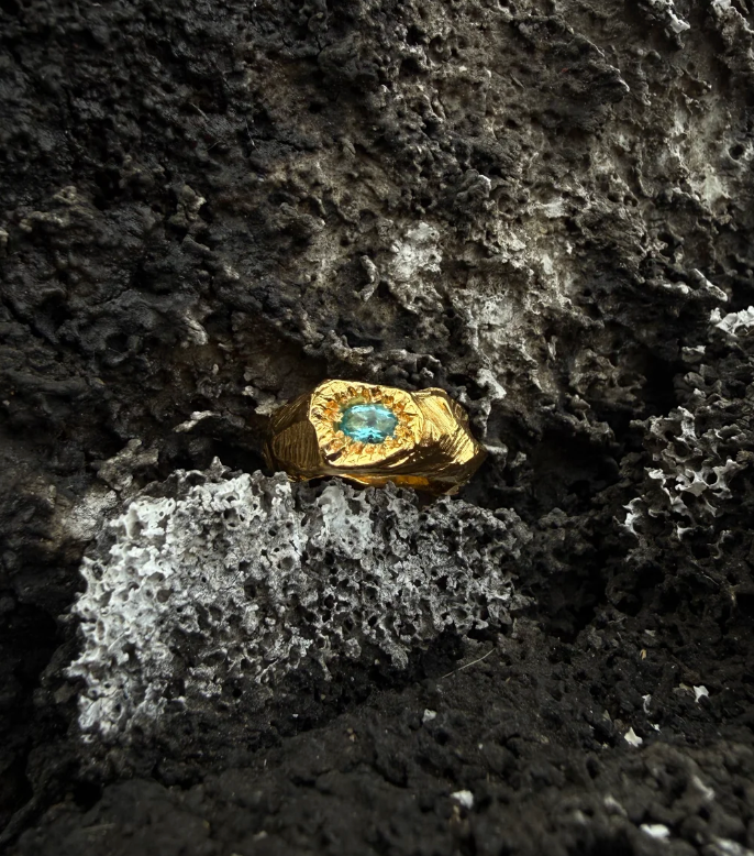 EYJA ring - gold with zirkon gems