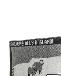 Ferðamenn vs. Sauðfé Teppi