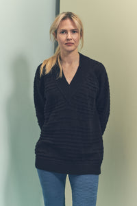 Kiosk Grandi - Claire V-neck sweater in black. Elín Handsóttir shot by Atli Alfreðsson